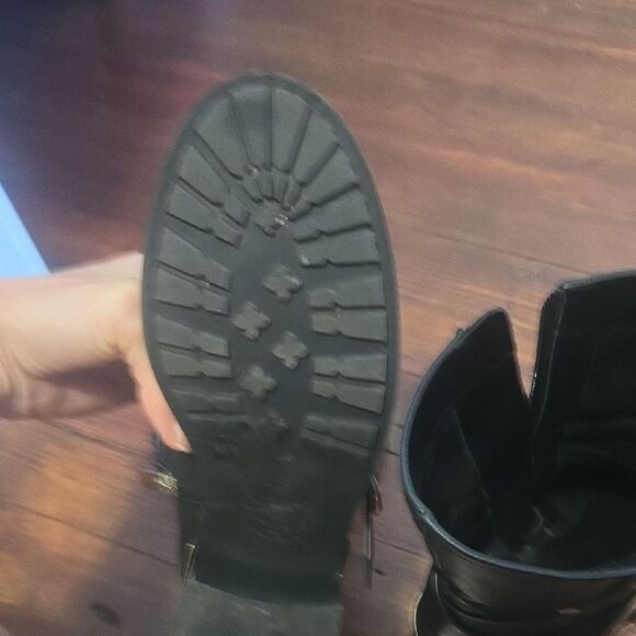 Elegant Black Leather Moto Boots - Picture 8 of 8